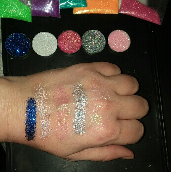 Pressed glitter eyeshadows - Picture 2 of 2